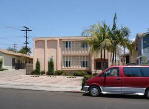 La Ronda Apartments in San Diego, CA - Building Photo - Building Photo