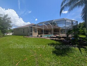 10411 Riverburn Dr in Tampa, FL - Building Photo - Building Photo