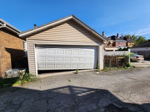 1302 Vine St in Mckees Rocks, PA - Foto de edificio - Building Photo