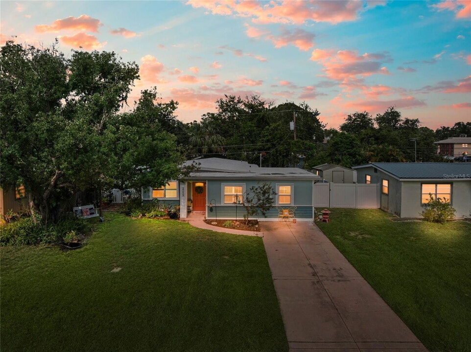 209 Emerald Ln in Largo, FL - Building Photo