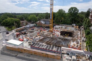 Kingsway Crescent in Toronto, ON - Building Photo