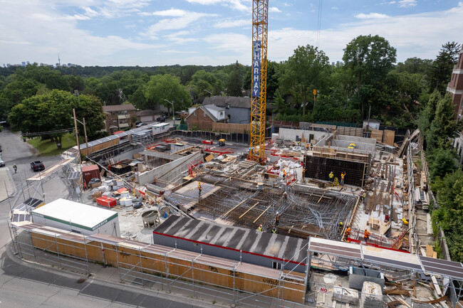 Kingsway Crescent in Toronto, ON - Building Photo - Building Photo