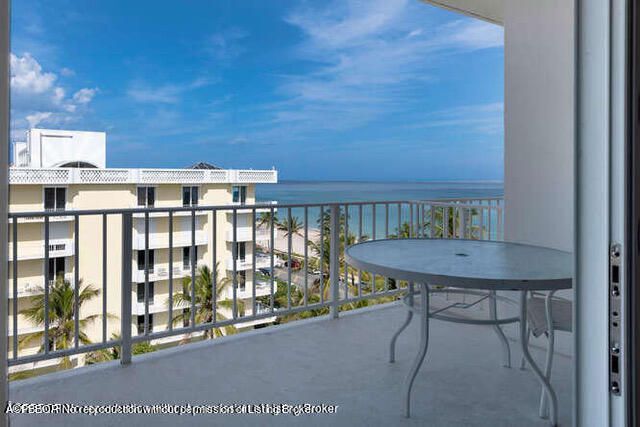 100 Worth Ave, Unit PH-7 in Palm Beach, FL - Foto de edificio - Building Photo