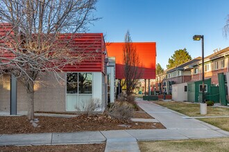 Westwood Homes in Denver, CO - Foto de edificio - Building Photo
