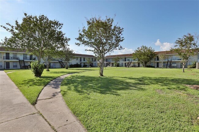 310 Yaupon St in Freeport, TX - Building Photo - Building Photo