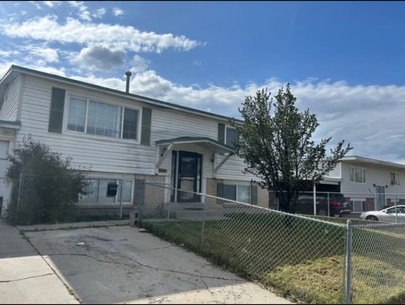 3242 S 7780 W in Magna, UT - Building Photo