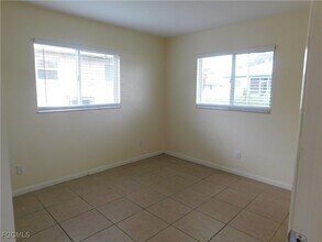 606 Hancock Bridge Pkwy in Cape Coral, FL - Building Photo - Building Photo