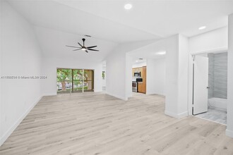 16364 Malibu Dr in Weston, FL - Building Photo - Building Photo