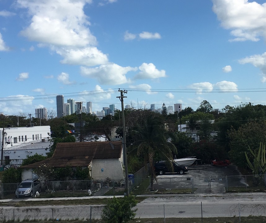 228 NW 37th St in Miami, FL - Building Photo