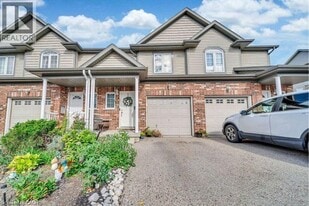 975 Strasburg Rd in Kitchener, ON - Building Photo