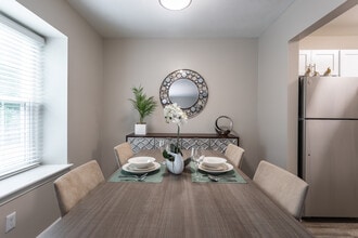 Country Club Apartments in Williamsburg, VA - Building Photo - Interior Photo