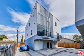 617 W 41st Pl in Los Angeles, CA - Foto de edificio - Building Photo