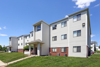 Edgewood in Cedar Rapids, IA - Foto de edificio - Building Photo