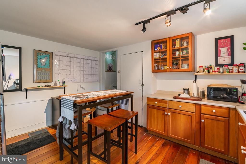 1221 Marlborough St, Unit R2 in Philadelphia, PA - Building Photo