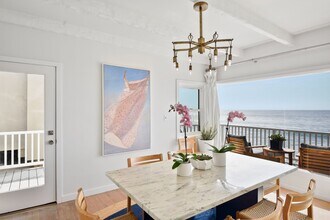 27208 Pacific Coast Hwy in Malibu, CA - Building Photo - Building Photo