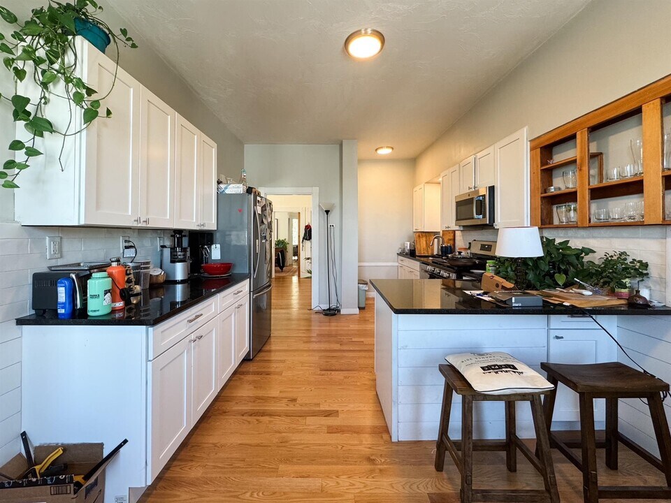 25 Boston St, Unit 2 in Somerville, MA - Building Photo
