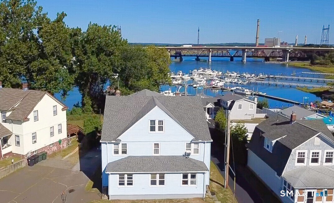 26 Bridgeport Ave in Milford, CT - Building Photo