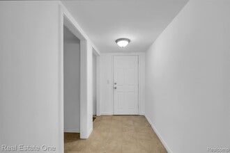 50 Virginia Dr in Monroe, MI - Foto de edificio - Building Photo