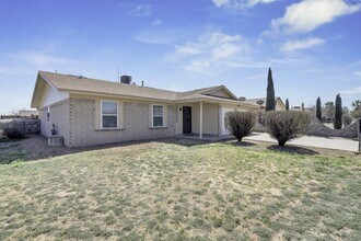 3452 Tascosa St in El Paso, TX - Foto de edificio - Building Photo