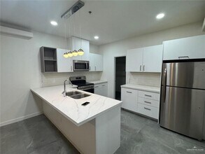 13 Yuma Ave in McAllen, TX - Building Photo - Building Photo