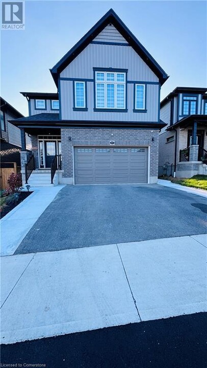 357 Chokecherry Cres in Waterloo, ON - Building Photo