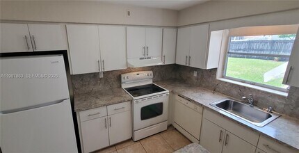 1900 N 32nd Ct in Hollywood, FL - Building Photo - Building Photo