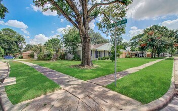 11403 Braewick Dr in Houston, TX - Foto de edificio - Building Photo