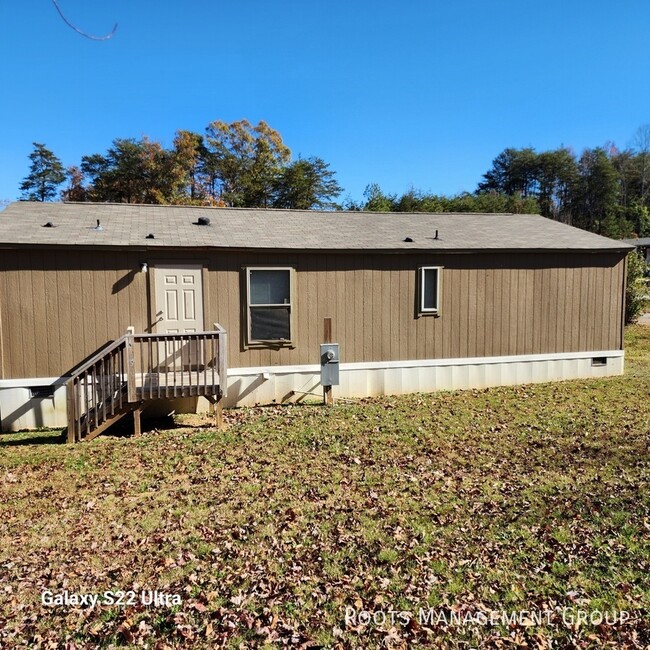 212 Stoney Creek Dr in Reidsville, NC - Building Photo - Building Photo