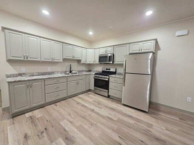 1101 S Lawler St, Unit 3 in Mitchell, SD - Building Photo - Building Photo