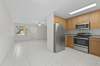 1069 Highlands Dr in Naples, FL - Building Photo - Building Photo