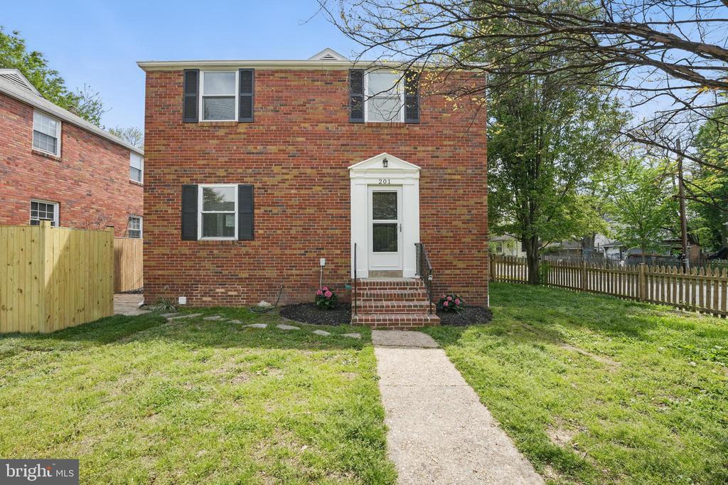201 E Alexandria Ave in Alexandria, VA - Building Photo