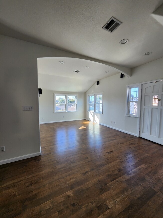 1307 W 23rd St, Unit 1/2 in Los Angeles, CA - Building Photo - Building Photo