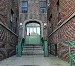 2144 Crotona Pky in Bronx, NY - Foto de edificio - Building Photo