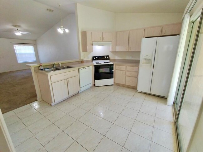 13 Bunker Knolls Ln in Palm Coast, FL - Foto de edificio - Building Photo