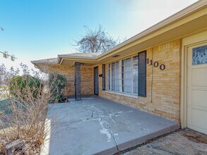 1100 N Wilshire Blvd in Oklahoma City, OK - Foto de edificio - Building Photo