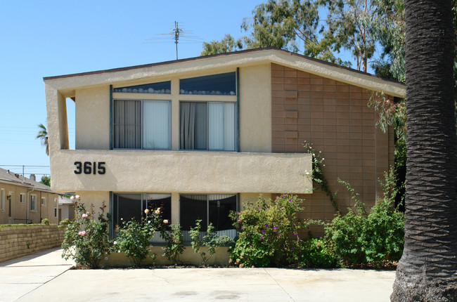 3615 Midvale Ave in Los Angeles, CA - Foto de edificio - Building Photo