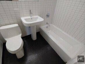 East 39th Street, Unit 17F in New York, NY - Building Photo - Building Photo