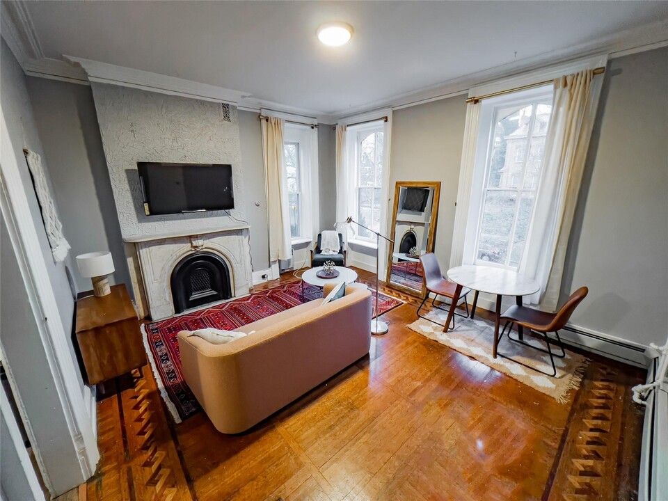 226 Montgomery St-Unit -4 in Newburgh, NY - Building Photo