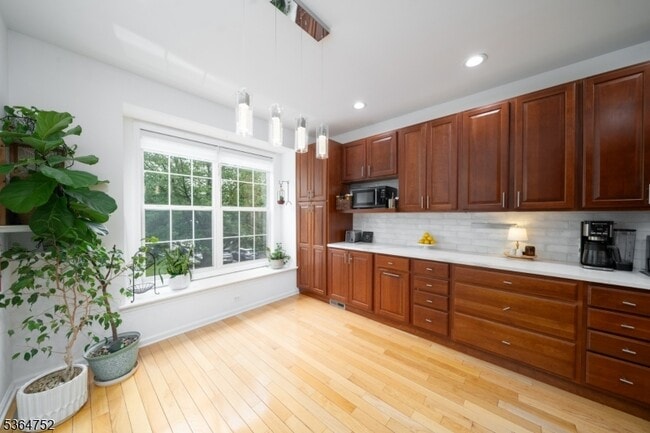 property at 593 Hartford Dr