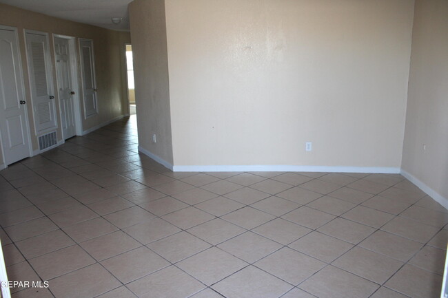 564 Mayapan Dr in San Elizario, TX - Foto de edificio - Building Photo