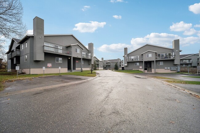 ReNew Bayshore Townhomes in Anchorage, AK - Building Photo - Building Photo