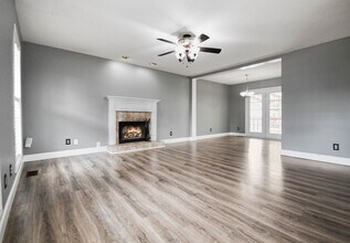 2021 Windmeade Dr in Clarksville, TN - Building Photo - Building Photo