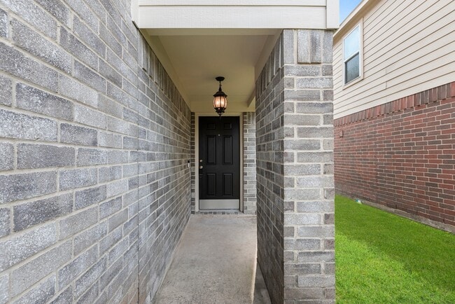 property at 4818 Fair Oak Dale Ln