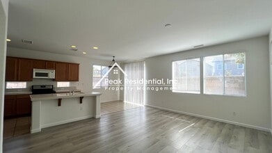 320 Penhow Cir in Sacramento, CA - Building Photo - Building Photo