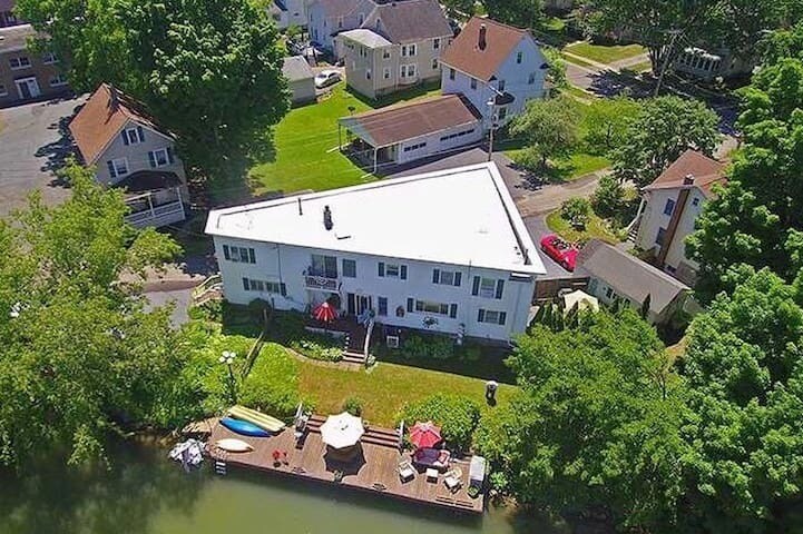 20 Roselawn Ave in Fairport, NY - Building Photo