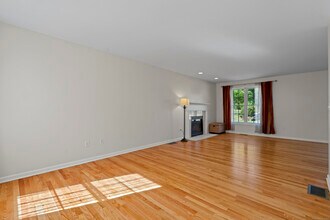 802 Evergreen Ave in Hamden, CT - Building Photo - Building Photo