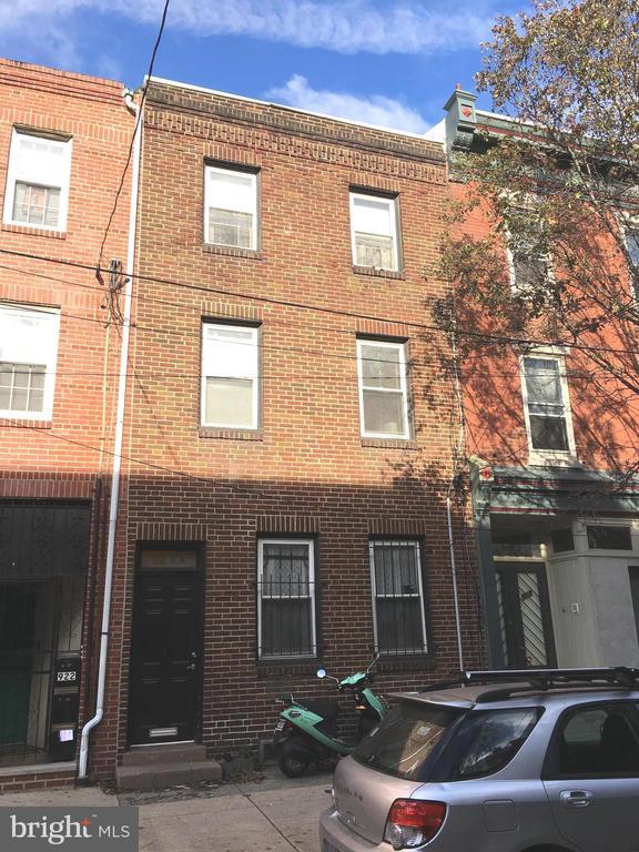 property at 920 E Passyunk Ave
