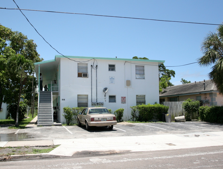 Princeton Apartments 22 units in West Palm Beach, FL - Building Photo