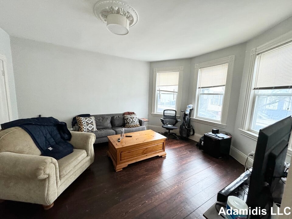 32 Rawson St, Unit 1 in Boston, MA - Building Photo