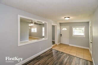1056 Busac Ave in Jacksonville, FL - Building Photo - Building Photo